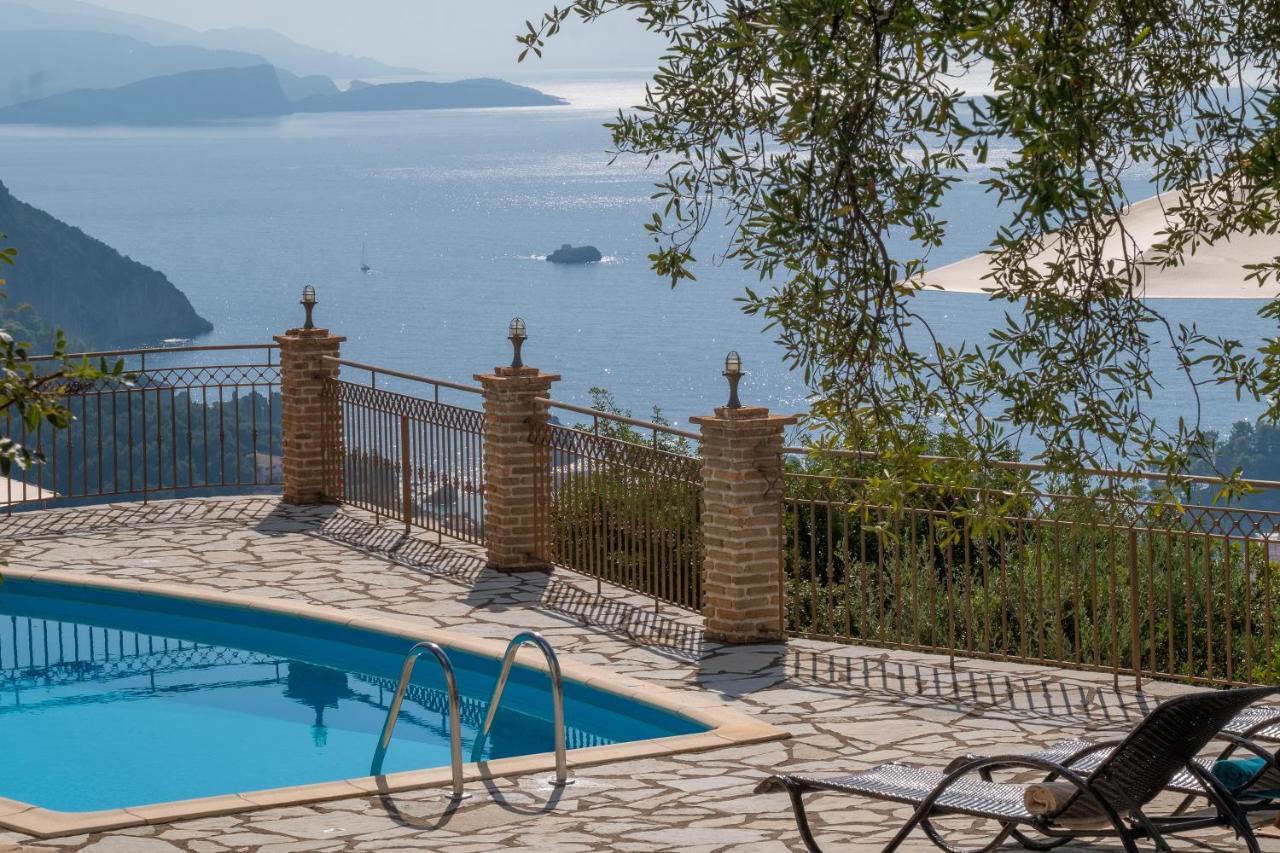 Apolis Villas & Suites Resort Parga Bagian luar foto